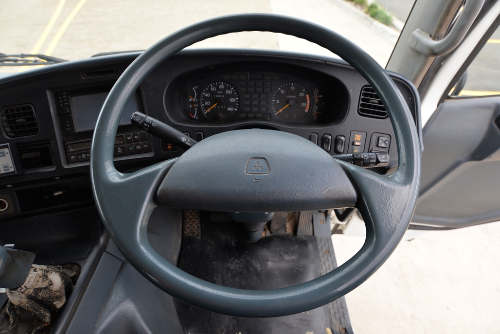 2008 MITSUBISHI FUSO FV 500 MANUAL CRANE TRUCK