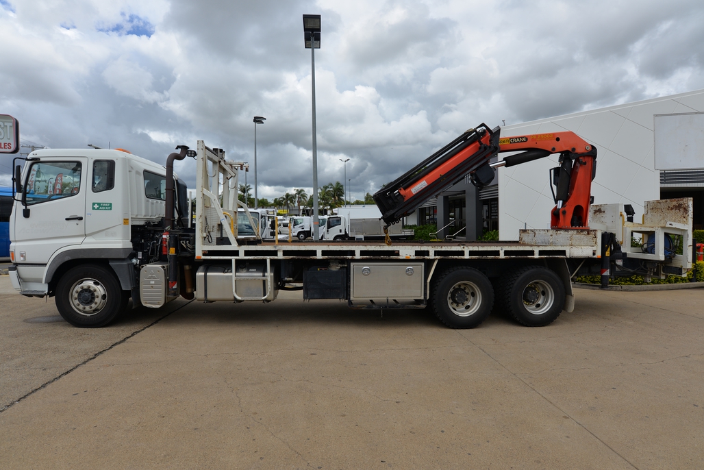 2008 MITSUBISHI FUSO FV 500 MANUAL CRANE TRUCK