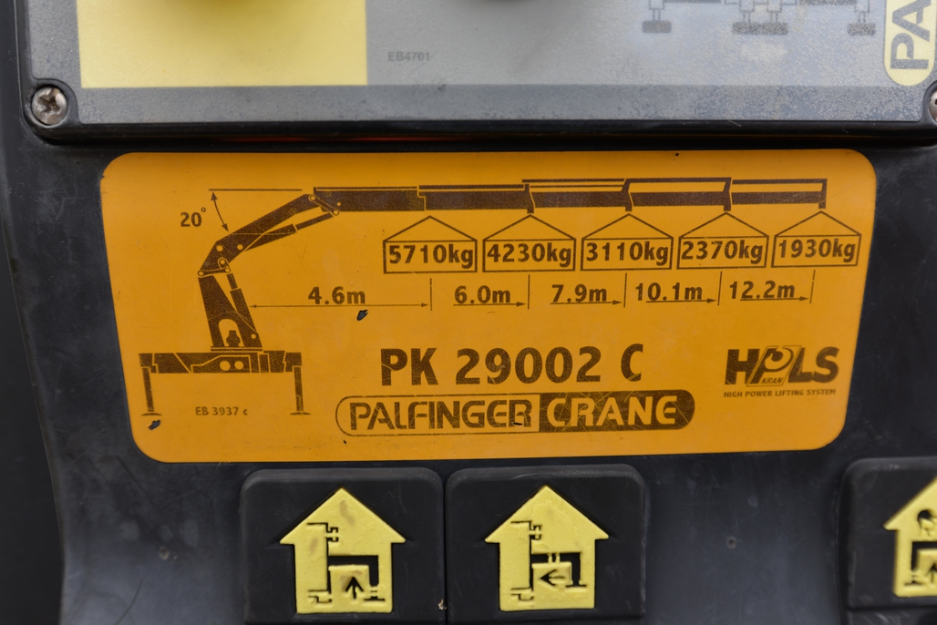 2008 MITSUBISHI FUSO FV 500 MANUAL CRANE TRUCK
