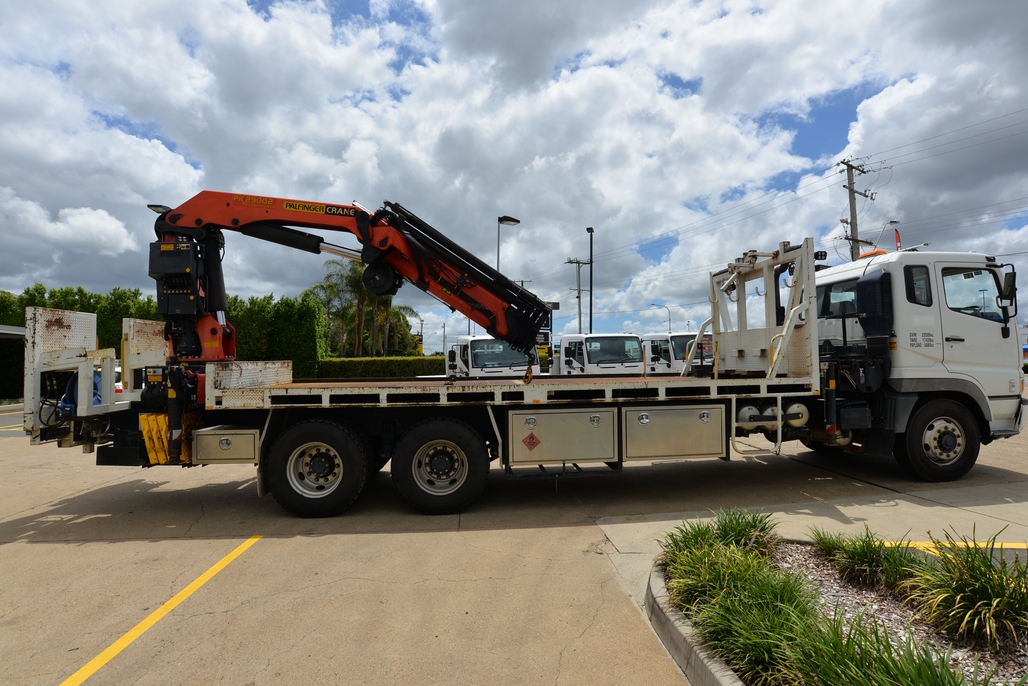 2008 MITSUBISHI FUSO FV 500 MANUAL CRANE TRUCK