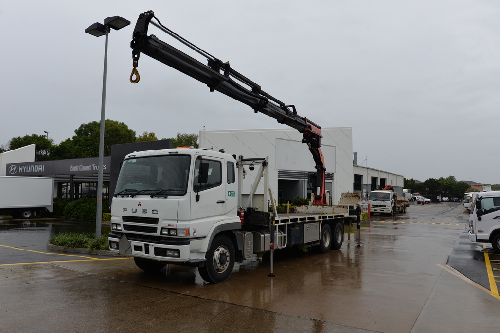 2008 MITSUBISHI FUSO FV 500 MANUAL CRANE TRUCK
