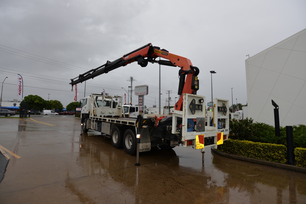 2008 MITSUBISHI FUSO FV 500 MANUAL CRANE TRUCK