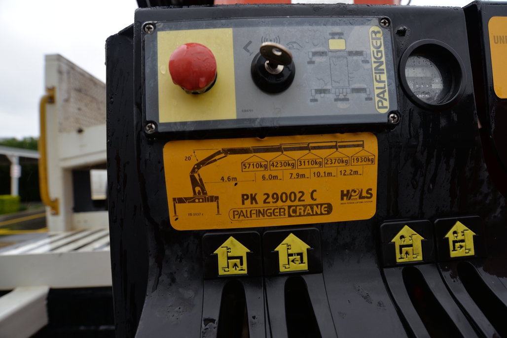 2008 MITSUBISHI FUSO FV 500 MANUAL CRANE TRUCK