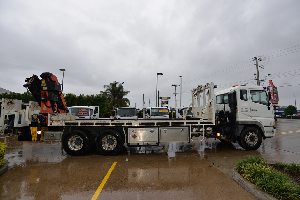 2008 MITSUBISHI FUSO FV 500 MANUAL CRANE TRUCK
