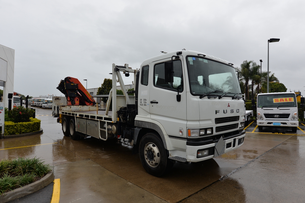 2008 MITSUBISHI FUSO FV 500 MANUAL CRANE TRUCK