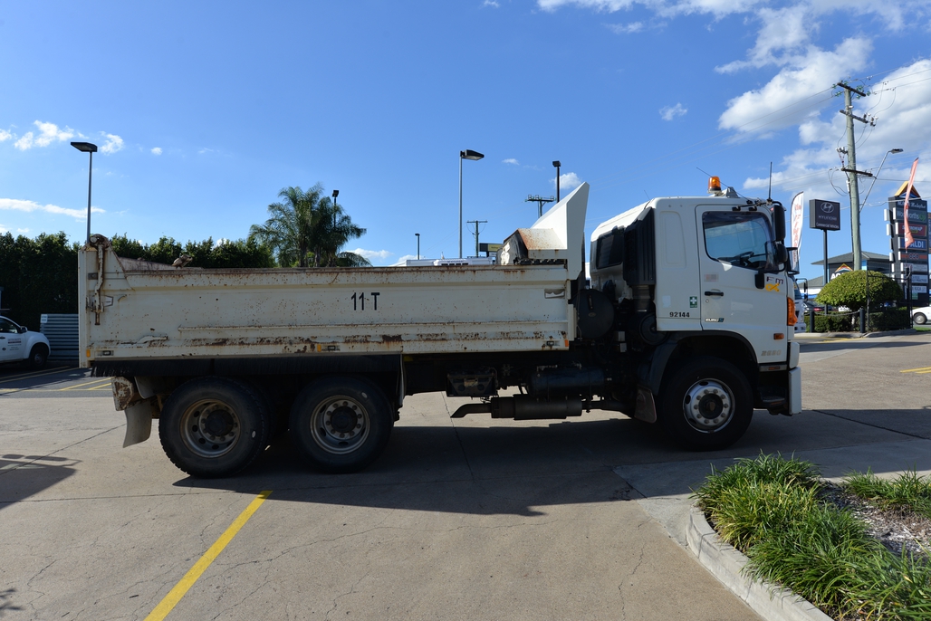2012 HINO 500 FM 2630 TIPPER