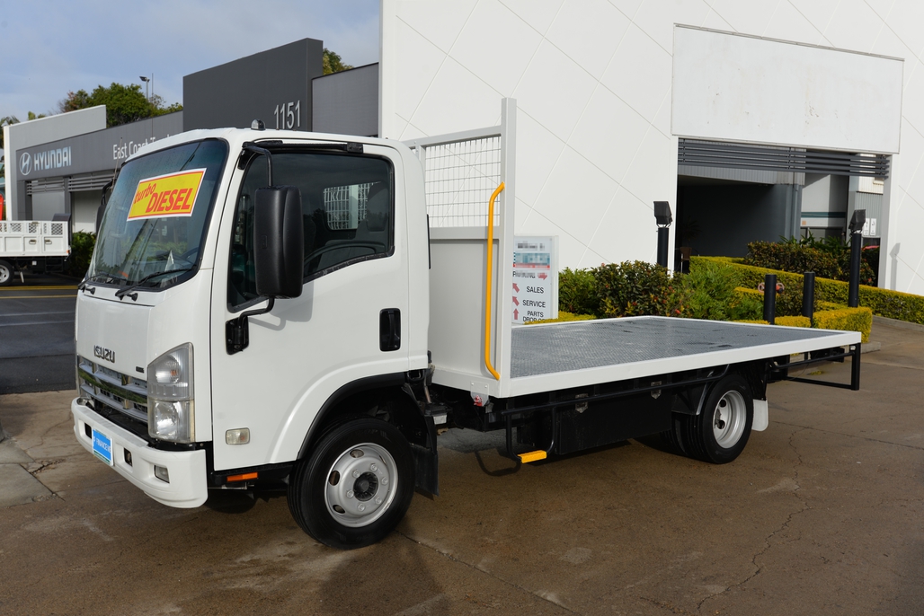 2010 ISUZU NPR 400 AUTOMATIC TRAYTOP