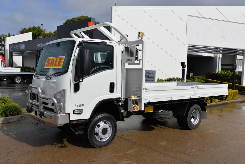 2015 ISUZU NPS 300 MANUAL 4X4 C/CHAS