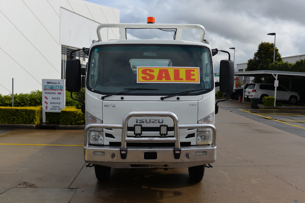 2015 ISUZU NPS 300 MANUAL 4X4 C/CHAS