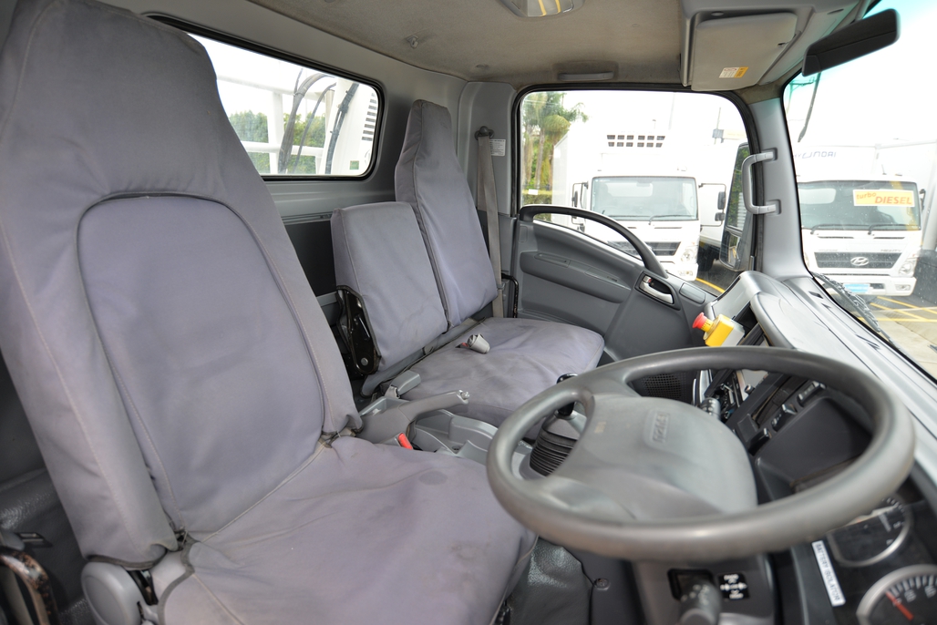 2015 ISUZU NPS 300 MANUAL 4X4 C/CHAS