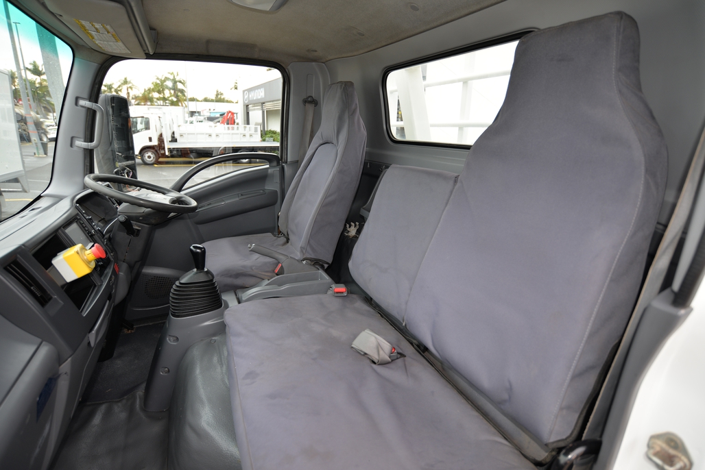 2015 ISUZU NPS 300 MANUAL 4X4 C/CHAS