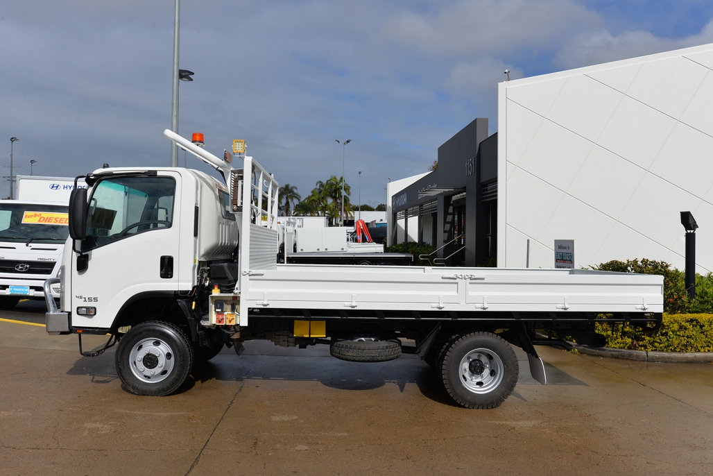 2015 ISUZU NPS 300 MANUAL 4X4 C/CHAS