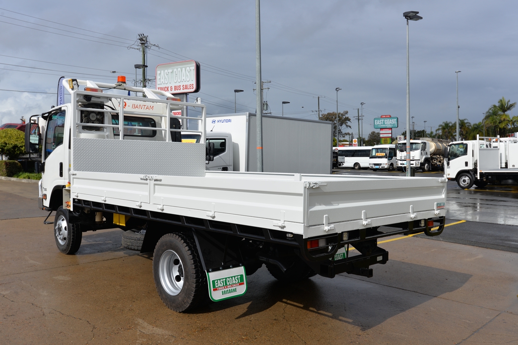 2015 ISUZU NPS 300 MANUAL 4X4 C/CHAS