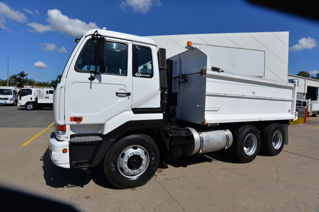 2007 UD CWB 483 MANUAL TIPPER