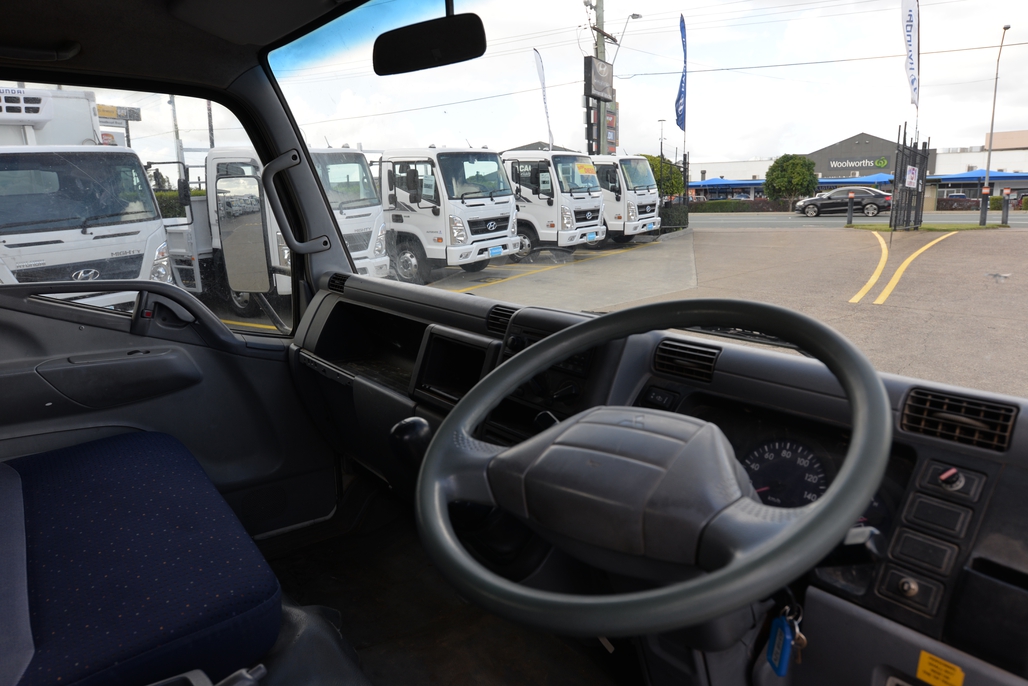 2006 MITSUBISHI FUSO CANTER TIPPER