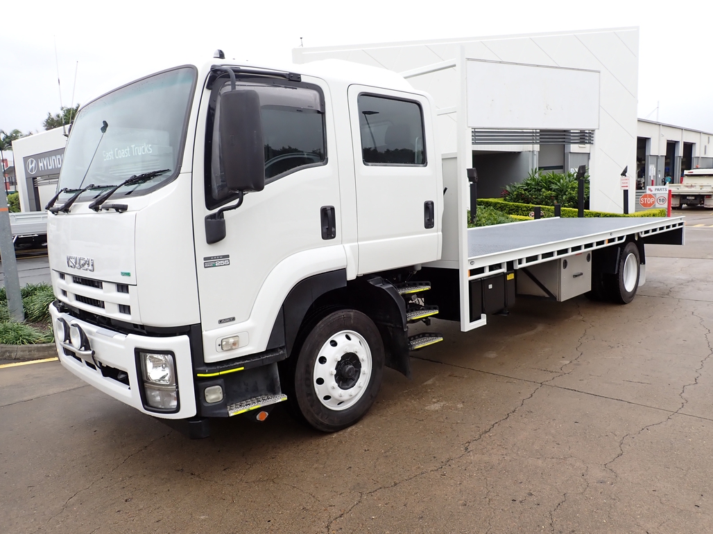 2015 ISUZU FTR 900 AUTOMATIC DUAL CAB TRAY