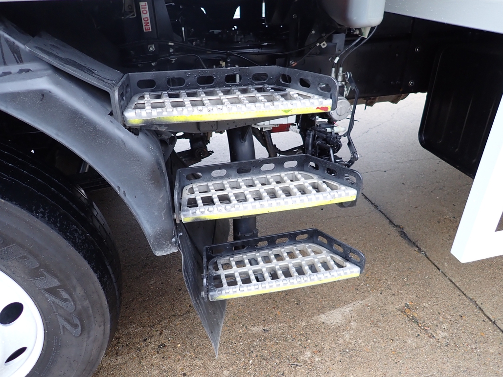 2015 ISUZU FTR 900 AUTOMATIC DUAL CAB TRAY