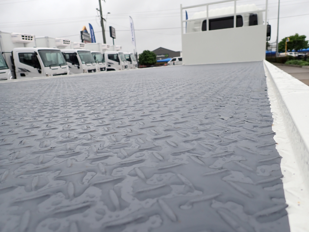 2015 ISUZU FTR 900 AUTOMATIC DUAL CAB TRAY