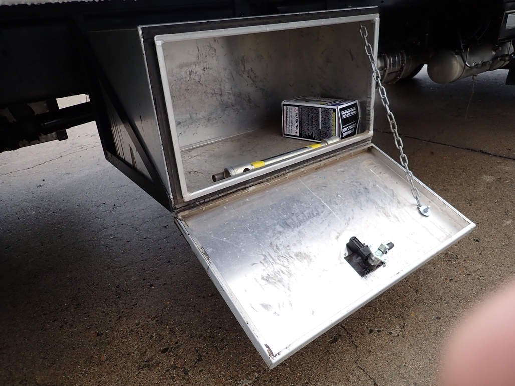 2015 ISUZU FTR 900 AUTOMATIC DUAL CAB TRAY
