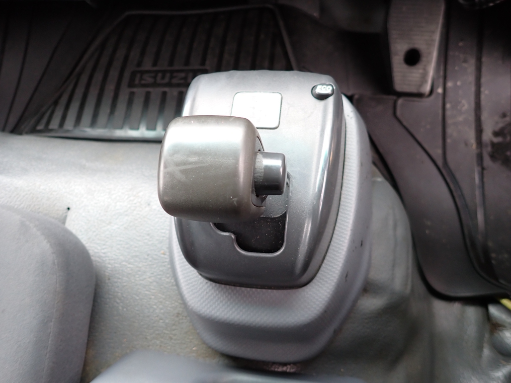 2015 ISUZU FTR 900 AUTOMATIC DUAL CAB TRAY