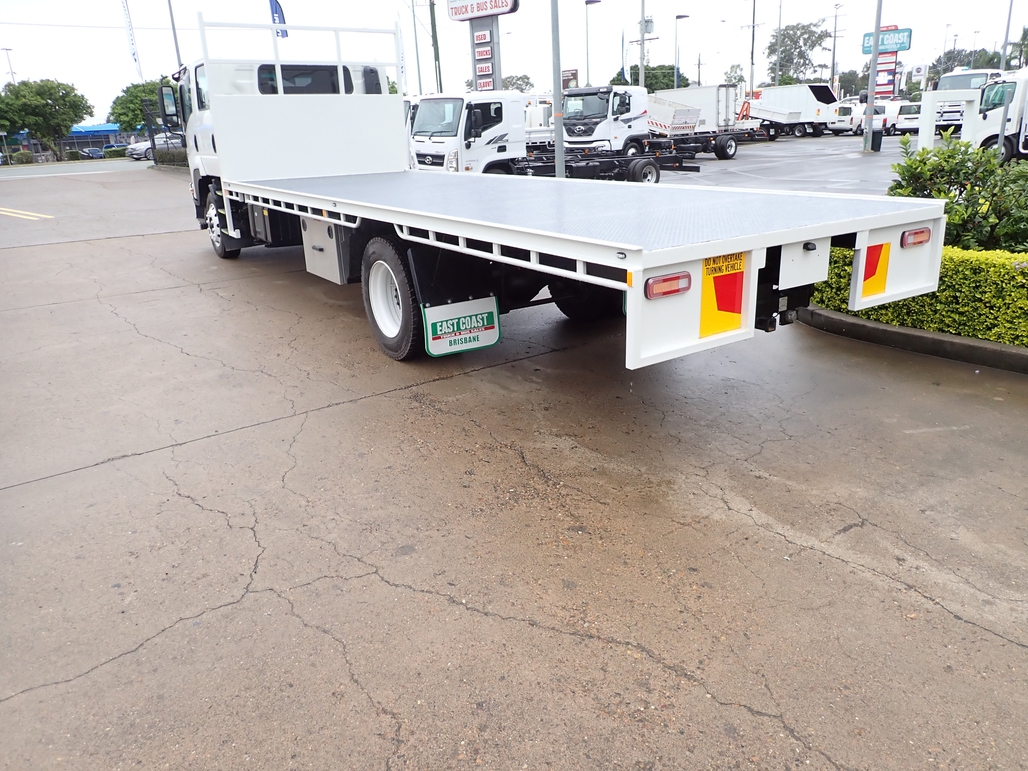 2015 ISUZU FTR 900 AUTOMATIC DUAL CAB TRAY