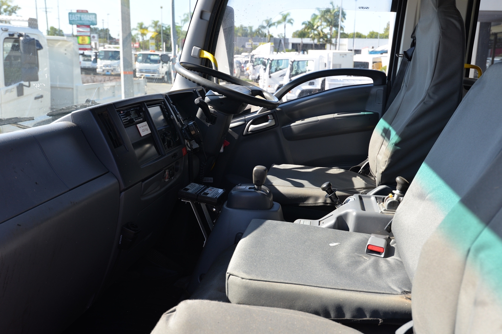 2015 ISUZU FTR 900 AUTOMATIC DUAL CAB TRAY