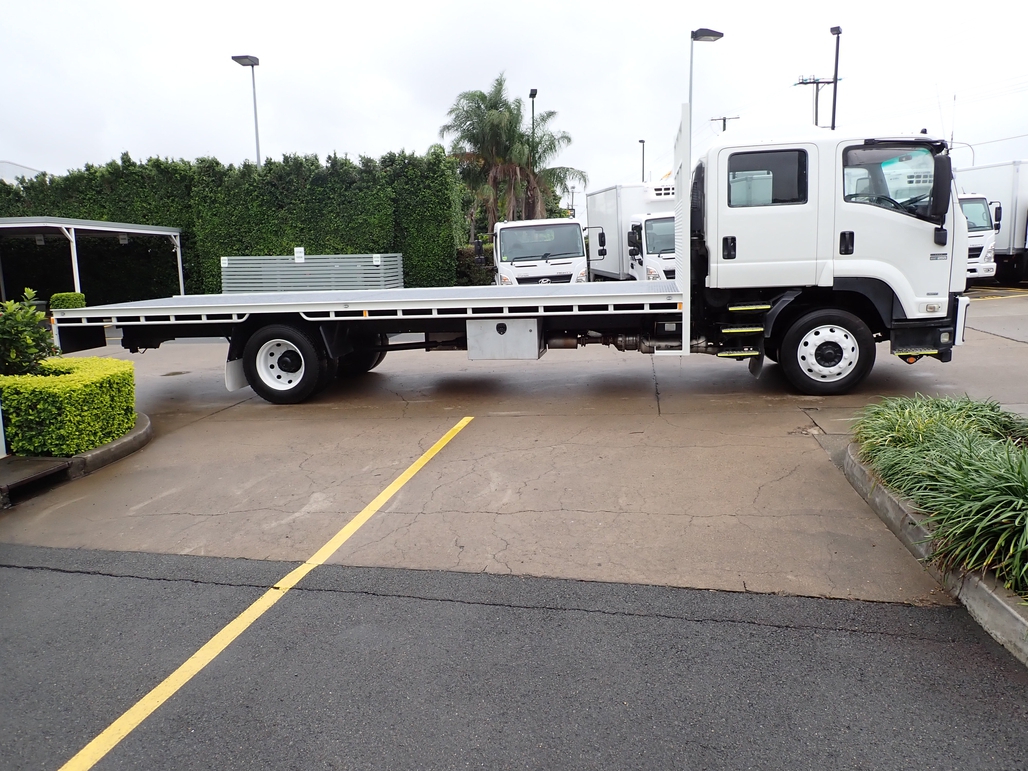 2015 ISUZU FTR 900 AUTOMATIC DUAL CAB TRAY
