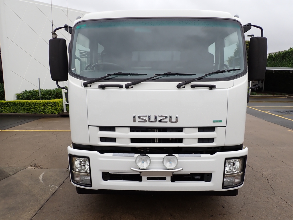2015 ISUZU FTR 900 AUTOMATIC DUAL CAB TRAY