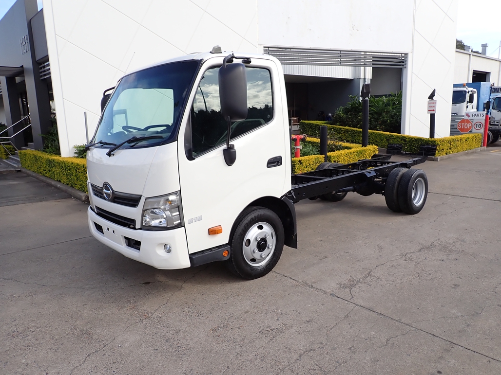 2015 HINO DUTRO 300 AUTOMATIC CAB CHASSIS