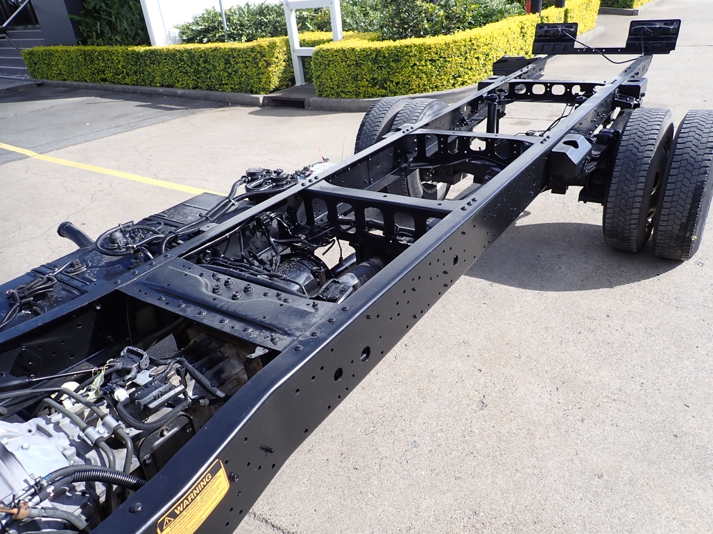 2015 HINO DUTRO 300 AUTOMATIC CAB CHASSIS