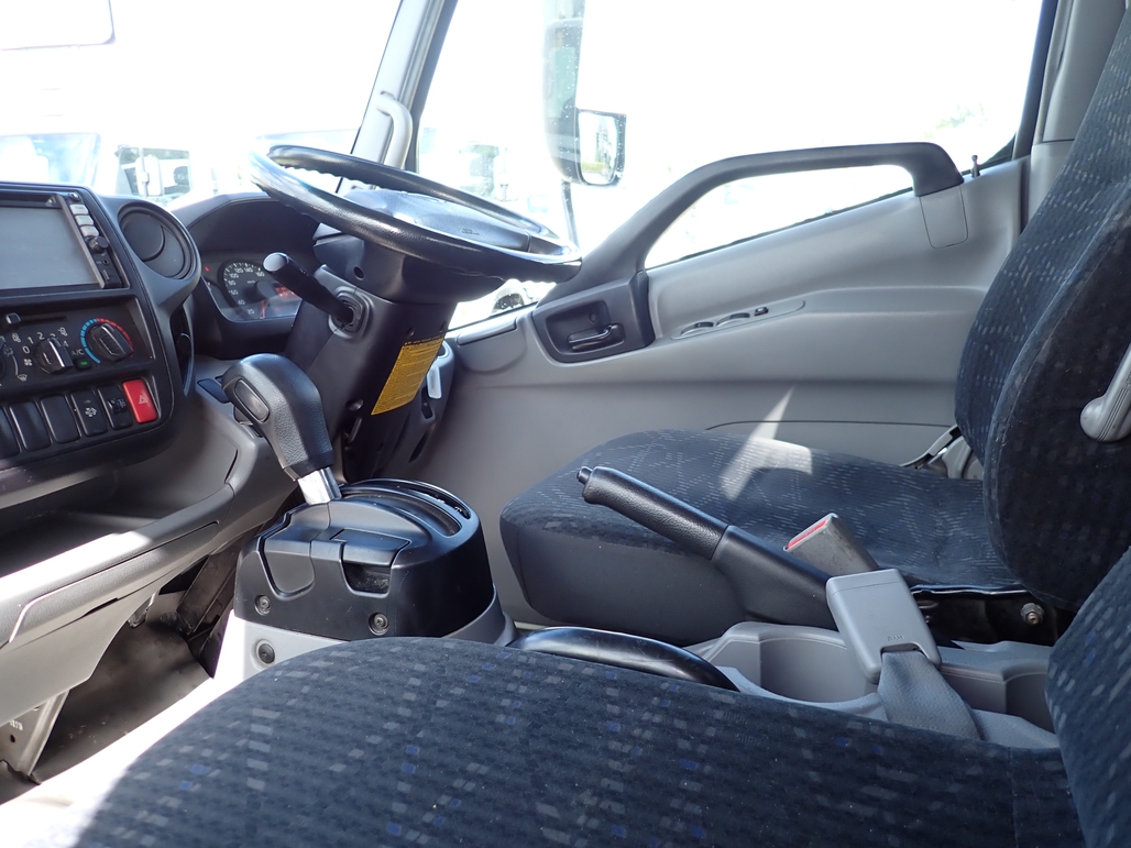 2015 HINO DUTRO 300 AUTOMATIC CAB CHASSIS