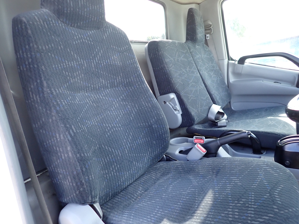 2015 HINO DUTRO 300 AUTOMATIC CAB CHASSIS