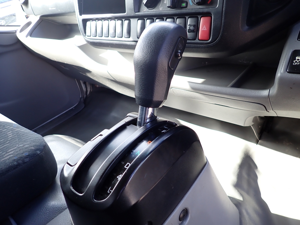 2015 HINO DUTRO 300 AUTOMATIC CAB CHASSIS