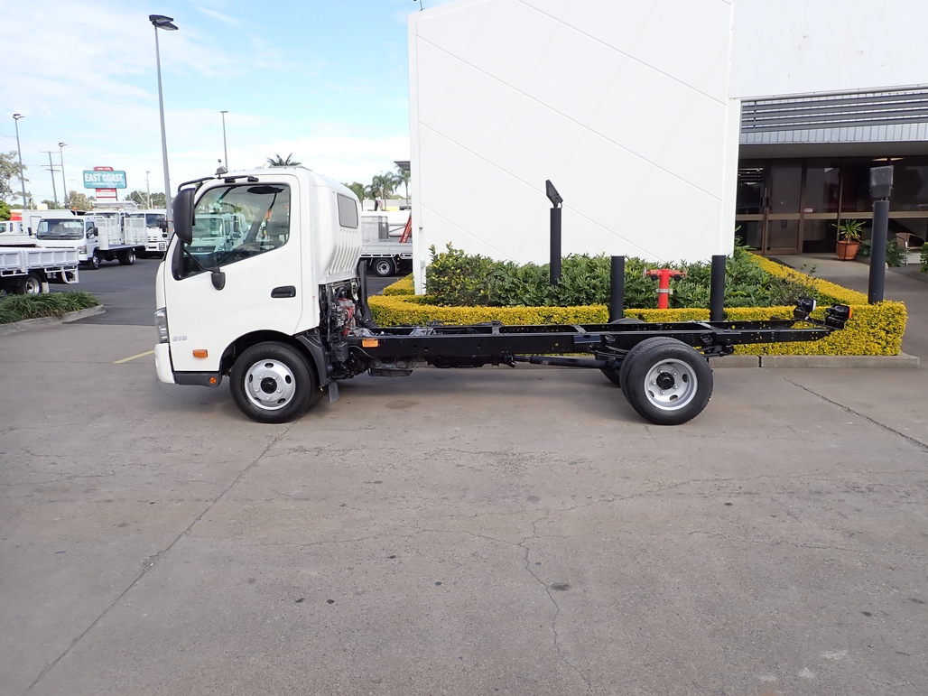 2015 HINO DUTRO 300 AUTOMATIC CAB CHASSIS