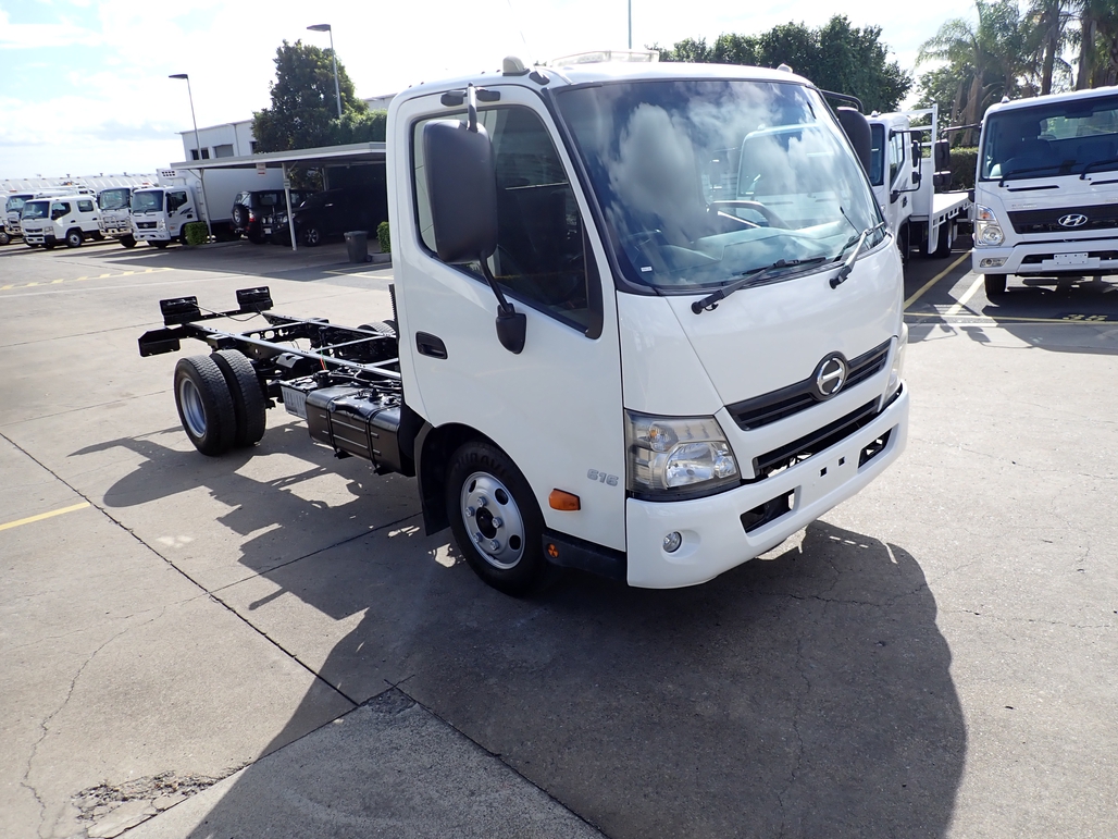2015 HINO DUTRO 300 AUTOMATIC CAB CHASSIS