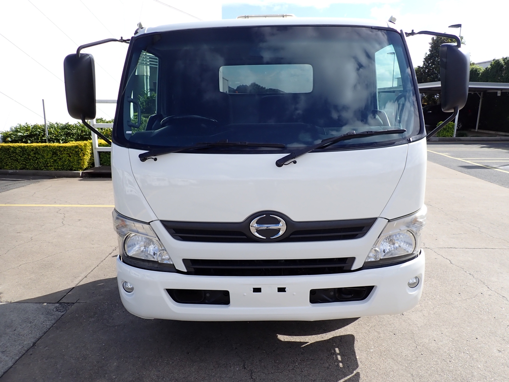 2015 HINO DUTRO 300 AUTOMATIC CAB CHASSIS