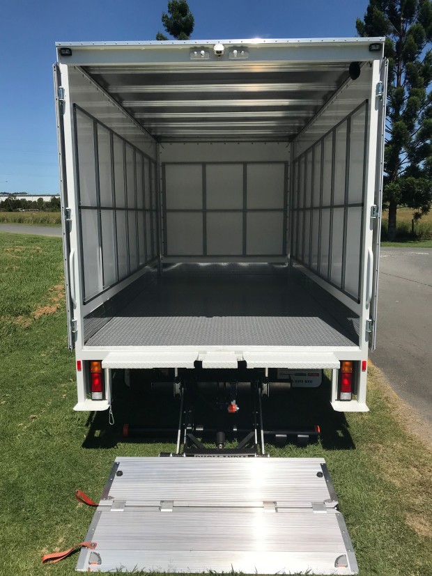 2018 FUSO CANTER 515 WIDE FACTORY PAN TRUCK AMT CAB CHASSIS