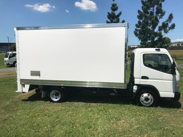 2018 FUSO CANTER 515 WIDE FACTORY PAN TRUCK AMT CAB CHASSIS