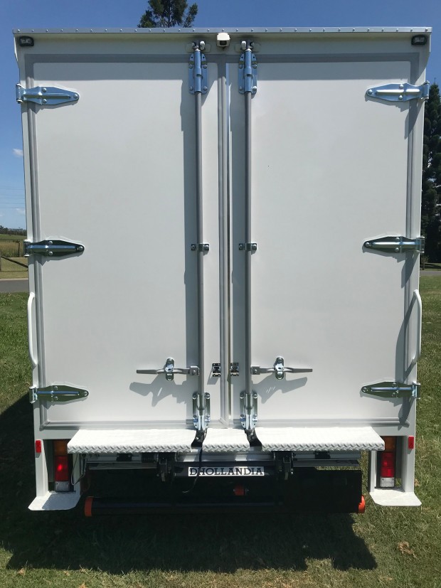 2018 FUSO CANTER 515 WIDE FACTORY PAN TRUCK AMT CAB CHASSIS