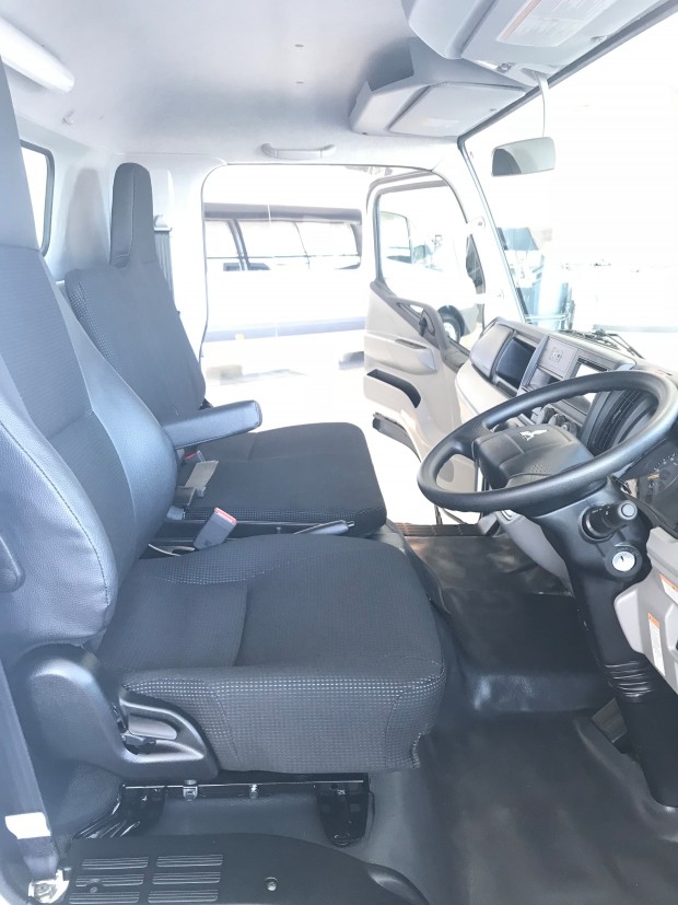 2018 FUSO CANTER 515 WIDE FACTORY PAN TRUCK AMT CAB CHASSIS