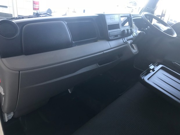2018 FUSO CANTER 515 WIDE FACTORY PAN TRUCK AMT CAB CHASSIS