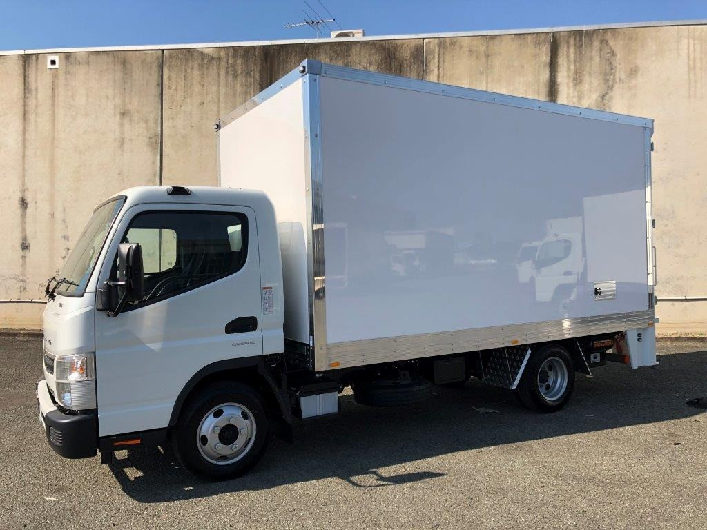 2020 FUSO CANTER 515 WIDE MWB AMT PANTECH TRUCK
