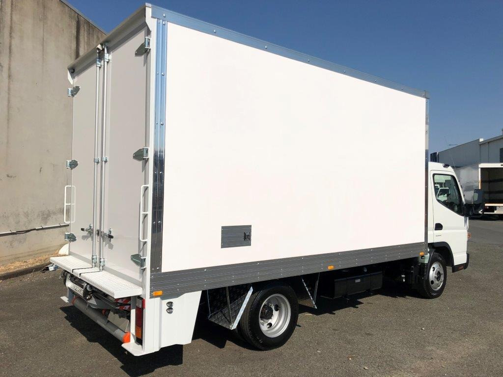 2020 FUSO CANTER 515 WIDE MWB AMT PANTECH TRUCK