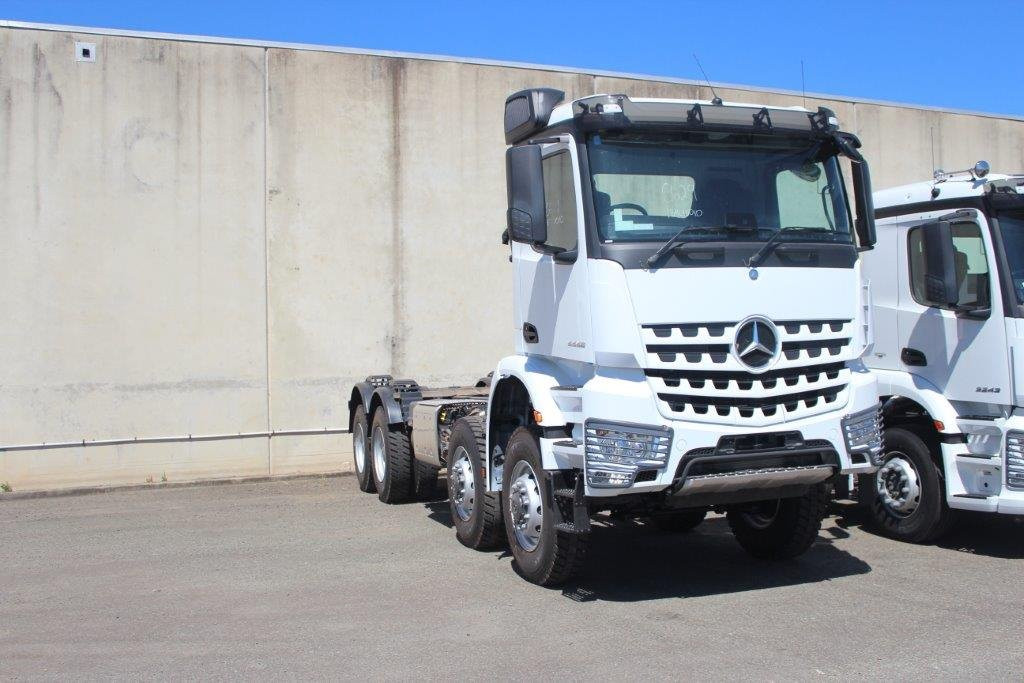 2018 MERCEDES-BENZ AROCS 4446 8X8 AMT CAB CHASSIS