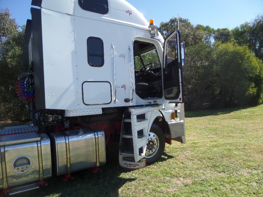 2011 FREIGHTLINER ARGOSY 110 BIG CAB TRUCK MANUAL PRIMEMOVER