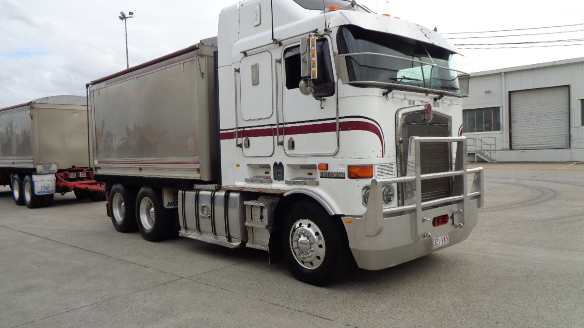 2010 KENWORTH K108 MANUAL TIPPER