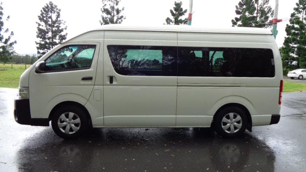2018 TOYOTA HIACE COMMUTER BUS