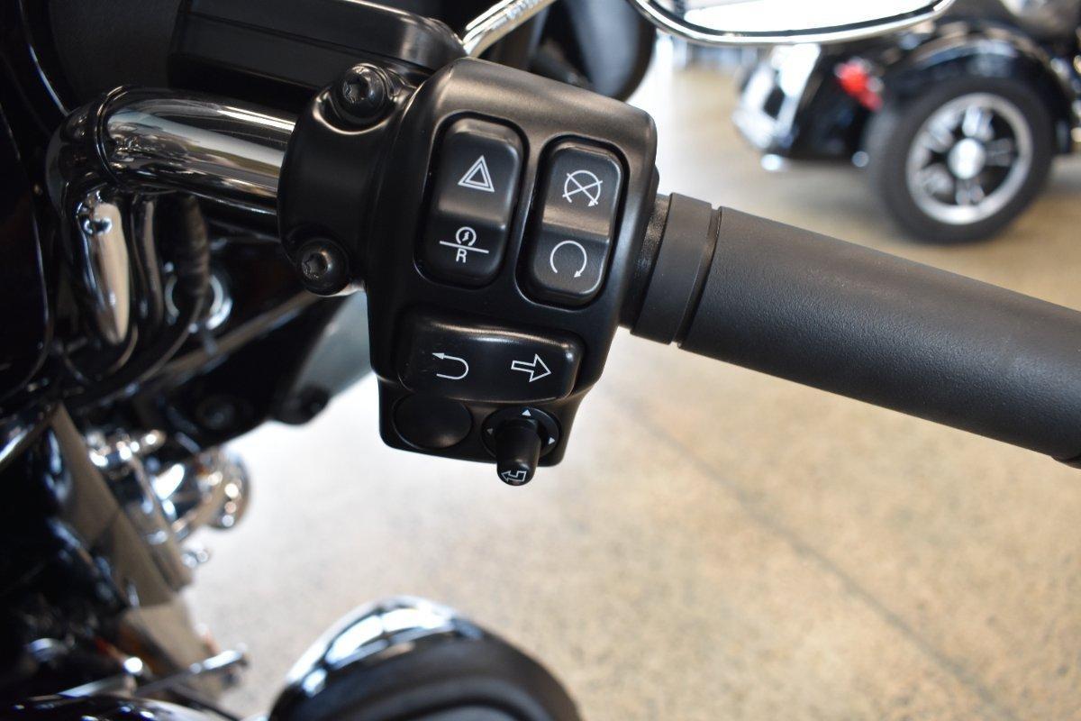 2024 HARLEY-DAVIDSON TRI GLIDE ULTRA 114 (FLHTCUTG) TRIKE