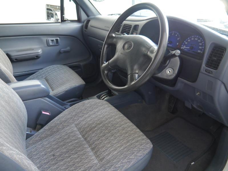 2004 TOYOTA HILUX WORKMATE