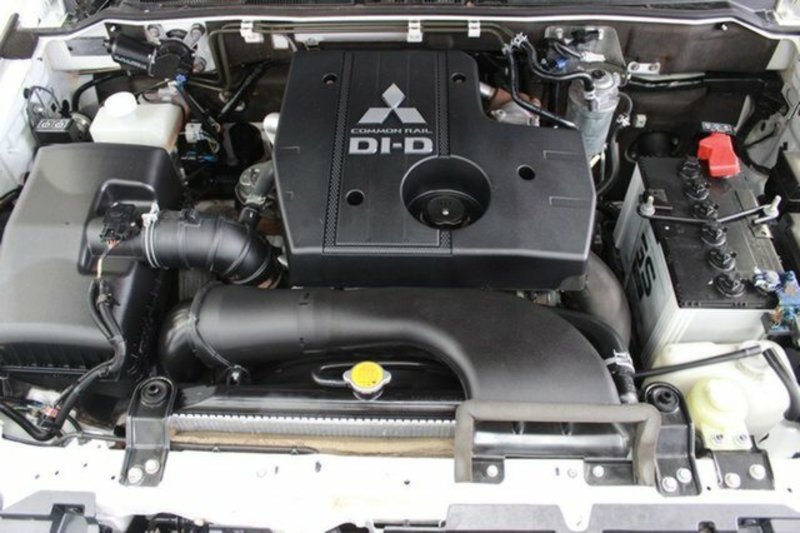 2011 MITSUBISHI PAJERO GLX LWB (4x4) NW MY12